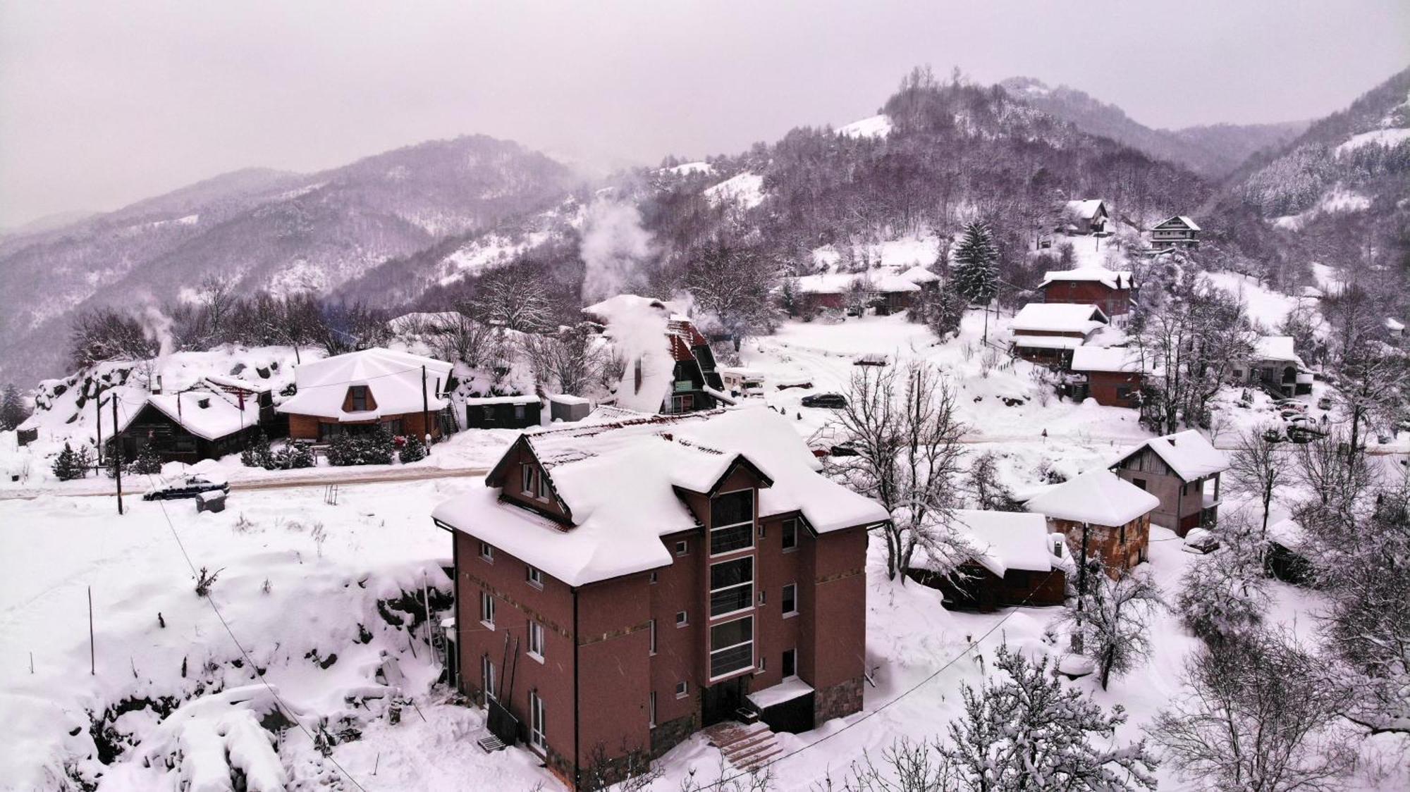 Bajka Hotel Crni Vrh Exterior photo